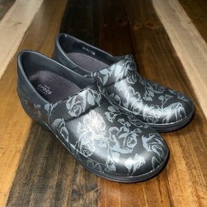 Crocs Women's Neria Pro II Graphic Work Clogs